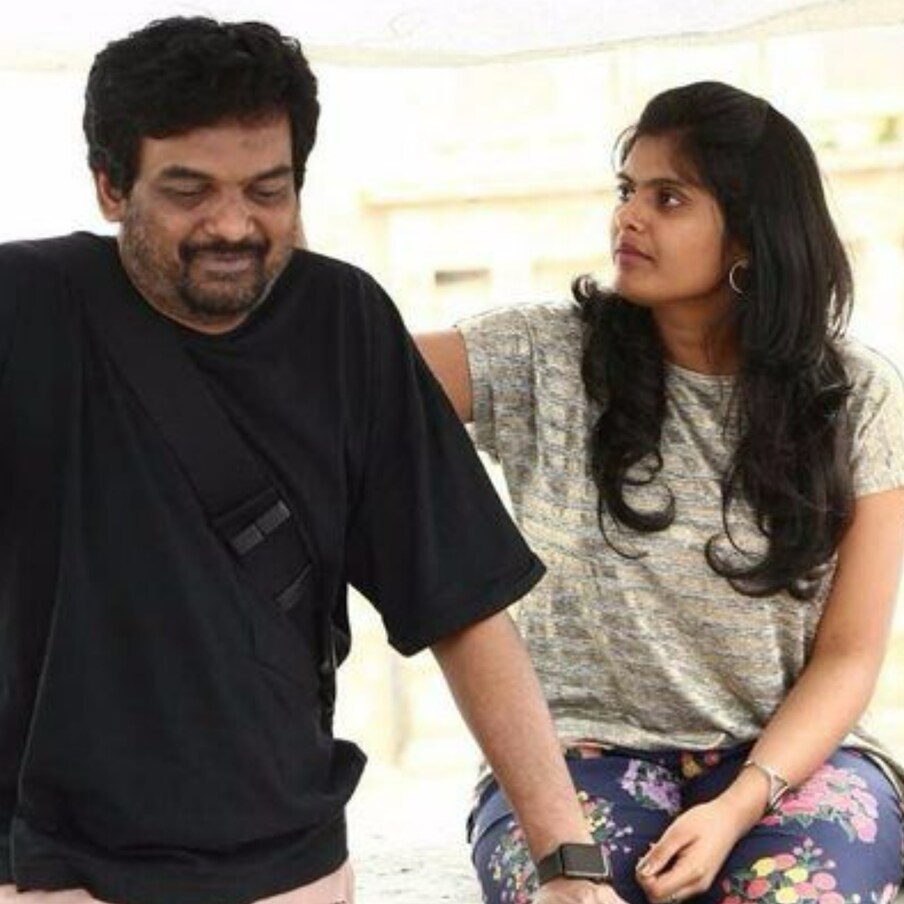  పూరి టేకింగ్, డైలాగ్స్ కి ఒక సపరేట్ ఫ్యాన్ బేస్ ఉంది. ఆయన హీరోయిజం కి కొత్త అర్థం చెప్పారు. చాలామంది హీరోలను తన సినిమాలతో స్టార్లను చేశారు పూరి. ఒక దశలో స్నేహితులను నమ్మి ఉన్నదంతా పోగొట్టుకున్నారు. వరుస ప్లాప్స్ తో డీలా పడ్డారు.  లో సంపాదించింది అంతా పోయింది.