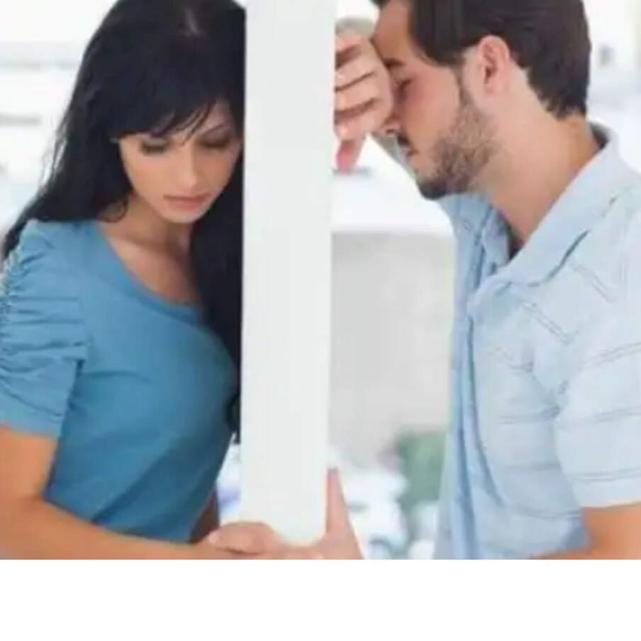 [caption id="attachment_1346898" align="alignnone" width="1600"] ,[object Object],ఇద్దరు ప్రేమికులు విడిపోయిన తర్వాత.. ఏదో ఒక రోజు మీ మాజీ లవర్ కూడా మీ ఆఫీసులో చేరబోతున్నారని మీకు తెలిస్తే మీ గుండె చప్పుడు పెరగడం ఖాయం. మీరు ప్రేమకు టాటా చెప్పి ముందుకు గినప్పటికీ, గతాన్ని మరియు పాత జ్ఞాపకాలను మరోసారి ఎదుర్కోవడం ఎవరికైనా చాలా కష్టం. మీరు ఎప్పుడైనా అలాంటి పరిస్థితిని ఎదుర్కొంటే, దానిని ఎలా ఎదుర్కోవచ్చో తెలుసుకోండి.(ప్రతీకాత్మక చిత్రం)
 	,[object Object]