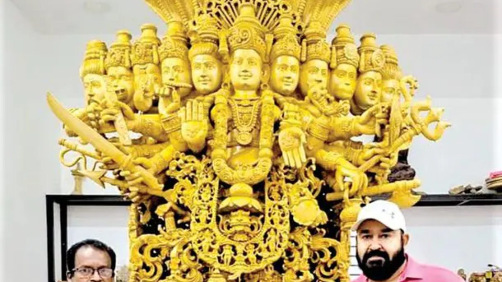 Mohanlal అరుదైన విశ్వరూపం విగ్రహంతో మోహన్‌లాల్.. వైరల్ అవుతున్న