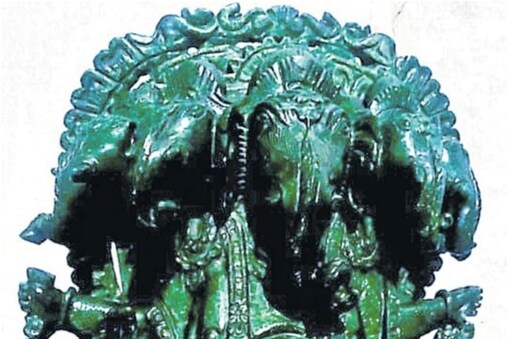 పోలీసులు స్వాధీనం చేసుకున్న మరకత విగ్రహం