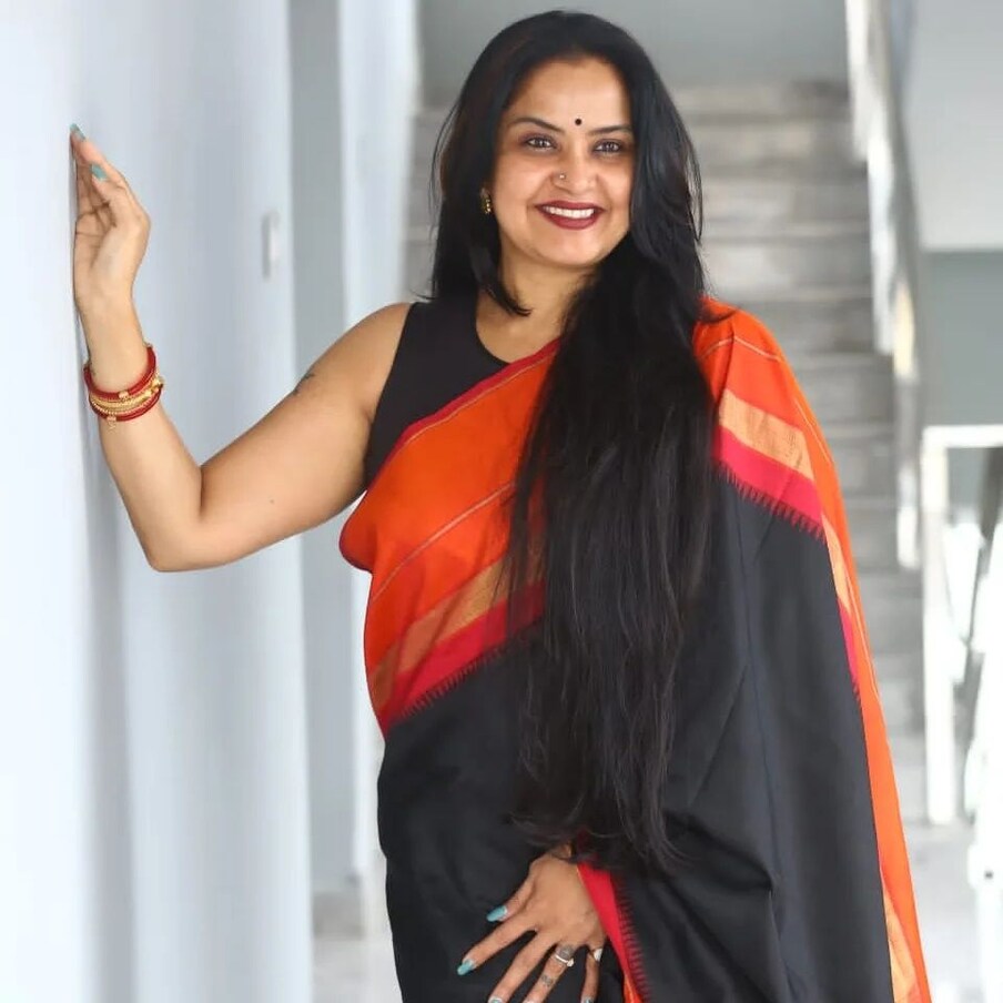  ఇక ఈ నటుల పారితోషికం ఎలా ఉంటుందన్న విషయానికి వస్తే.. వీరికి రోజూవారీగా రెమ్యూనరేషన్ ఉంటుంది. వారు ఎన్ని రోజులు నటిస్తారో.. అన్ని రోజులకు వారికి కొంత మొత్తాన్ని చెల్లిస్తారు దర్శక నిర్మాతలు. ప్రగతి ఒక్కరోజు కాల్షీట్ కోసం దాదాపుగా 50 నుంచి 70 వేల వరకు డిమాండ్ చేస్తారట. అయితే ఇది అన్ని సినిమాలకు ఒకేలా ఉండక పోవచ్చు. పెద్ద సినిమాలకు ఓ రకంగా.. చిన్న సినిమాలకు ఓ రకంగా ఉంటుంది. అంతేకాదు పాత్ర ఇంపార్టెన్స్‌ను బట్టి కూడా మారోచ్చు. Photo : Instagram