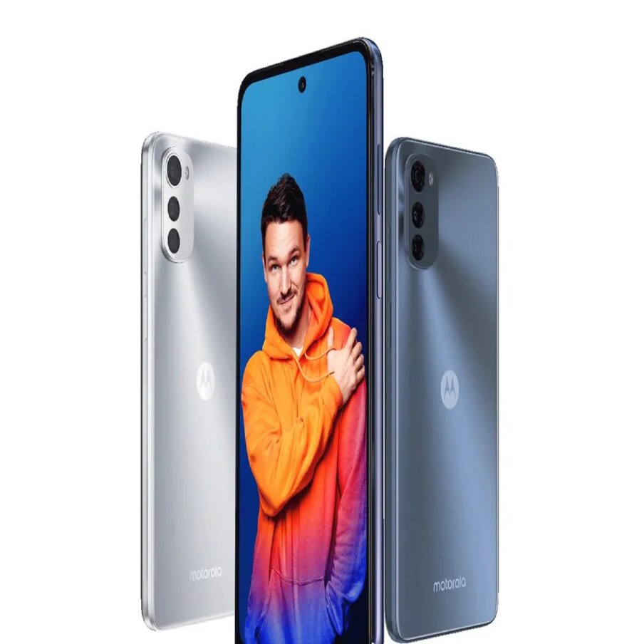  మోటొరోలా (Motorola) కంపెనీ ఇండియన్ మార్కెట్లో బడ్జెట్, మిడ్‌రేంజ్ ఫోన్లను వరుసగా రిలీజ్ చేస్తోంది. తాజాగా ఈ సంస్థ మోటో ఈ32ఎస్ (Moto E32s) పేరుతో మరో కొత్త బడ్జెట్ ఆండ్రాయిడ్ స్మార్ట్‌ఫోన్‌ను గురువారం ఇండియాలో లాంచ్ చేసింది. ఈ విభాగంలో తాజా డివైజ్ బెస్ట్ మోడల్‌గా నిలుస్తుందని మోటొరోలా వెల్లడించింది. కొత్త ఫోన్ మీడియాటెక్ చిప్‌సెట్‌తో వస్తుంది. ఆండ్రాయిడ్ 12 అవుట్ ఆఫ్‌ ది బాక్స్ వెర్షన్‌తో నడుస్తుంది. మంచి రిఫ్రెష్ రేట్ డిస్‌ప్లేతో డివైజ్ లాంచ్ అయింది. సాధారణంగా చౌక ఫోన్‌ల డిజైన్ విషయంలో కంపెనీలు తగినంత శ్రద్ధ తీసుకోవు. అయితే మోటో E32s మాత్రం ఇందుకు మినహాయింపుగా కనిపిస్తుంది. (ప్రతీకాత్మక చిత్రం)