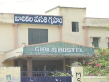 ఒక్క గదిలో 10మంది అమ్మాయిలా.. సార్‌ ఇంతకన్న దారుణం ఏమైనా ఉంటుందా