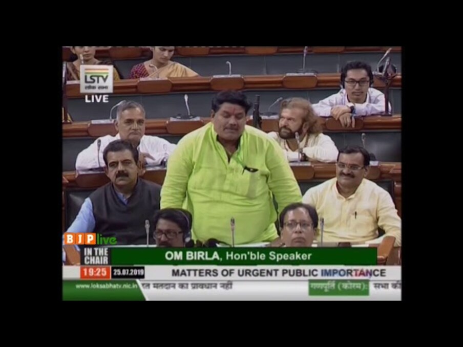  దేశవ్యాప్తంగా ఉన్న 543 లోక్ సభ సీట్లలో ఒకానొక హాట్ సీటుగా ఉజ్జయిని ఎంపీ స్థానానికి పేరుంది. ప్రస్తుతం ఆ నియోజకవర్గానికి  తరఫున అనిల్ ఫిరోజియా ప్రాతినిధ్యం వహిస్తున్నారు. భారీ కాయుడైనప్పటికీ ప్రజాసేవలో ఒళ్లొంచి పనిచేస్తారని ఆయనకు పేరుంది. అంతేకాదు, ఒళ్లు కరిగించడం ద్వారా నిధులు పొందే అవకాశం దక్కిన ఏకైక ఎంపీ కూడా ఆయనే.