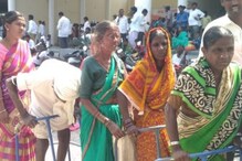 Karimnagar: 4ఏళ్లలో వెయ్యి మందికిపైగా నకిలీ సర్టిఫికెట్లు .. ఆసరా అర్హత పేరుతో అవినీతి Karimnagar: 4ఏళ్లలో వెయ్యి మందికిపైగా నకిలీ సర్టిఫికెట్లు .. ఆసరా అర్హత పేరుతో అవినీతి