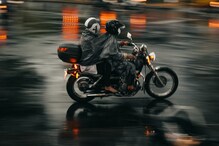 Bike Riding: వర్షంలో బైక్ రైడింగ్... ఈ టిప్స్, ట్రిక్స్, టెక్నిక్స్ ఫాలో అవండి Bike Riding: వర్షంలో బైక్ రైడింగ్... ఈ టిప్స్, ట్రిక్స్, టెక్నిక్స్ ఫాలో అవండి