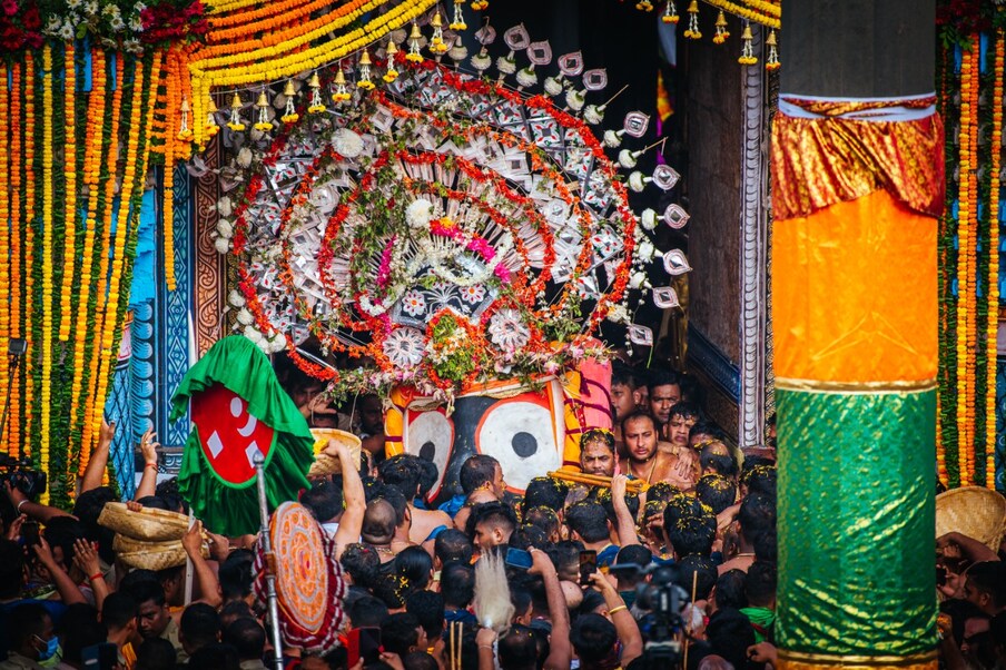  కరోనా కరణంగా గత రెండేళ్లు రథయాత్ర వేడుకలను నిర్వహించలేదు. ఈసారి కరోనా తగ్గుముఖం పట్టడంతో అత్యంత వైభవంగా నిర్వహిస్తున్నారు. భక్తులు కూడా లక్షల్లో తరలి వస్తున్నారు.