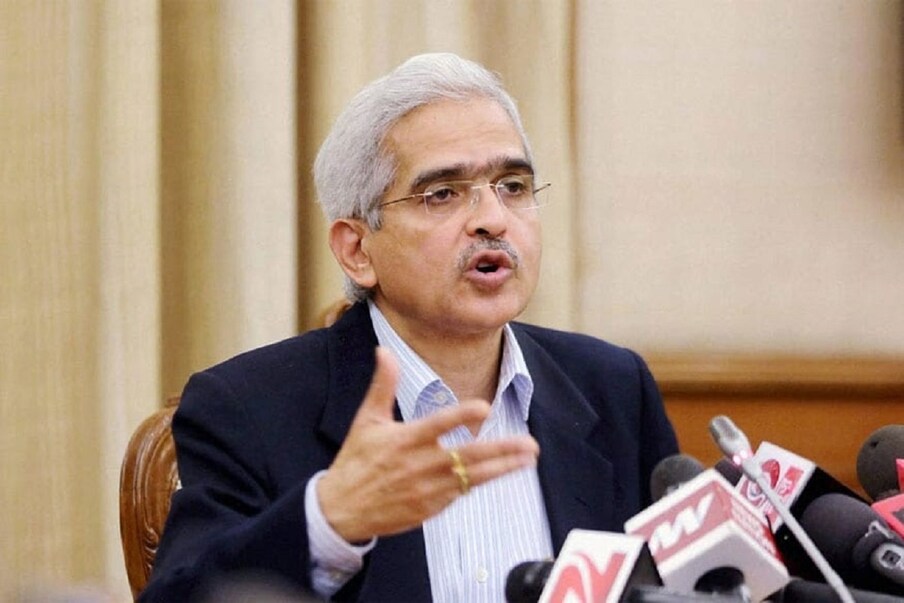  2. ఇప్పటికే ఆర్‍బీఐ ఈ ఏడాది రెండుసార్లు రెపో రేట్ పెంచింది. మే 4న ఆర్‌బీఐ గవర్నర్ శక్తికాంత దాస్ ఆకస్మికంగా ప్రెస్ మీట్ పెట్టి మరీ రెపో రేట్ 40 బేసిస్ పాయింట్స్ పెంచుతున్నట్టు ప్రకటించారు. ఆ తర్వాత జూన్ 8న మరోసారి ఆర్‌బీఐ రెపో రేట్ పెంపుపై నిర్ణయం తీసుకుంది. జూన్ 8న ఏకంగా 50 బేసిస్ పాయింట్స్ వడ్డీ రేట్లు పెంచి షాక్ ఇచ్చింది ఆర్‌బీఐ. (ప్రతీకాత్మక చిత్రం)