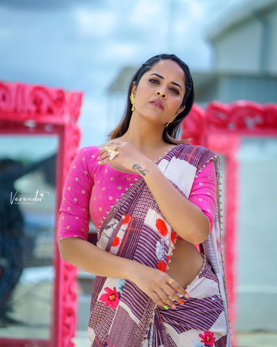 ఇదేం చీర కట్టుడు అనసూయ.. ఇది ఎప్పుడూ సూడలే.. పిక్స్ వైరల్.. – News18 తెలుగు