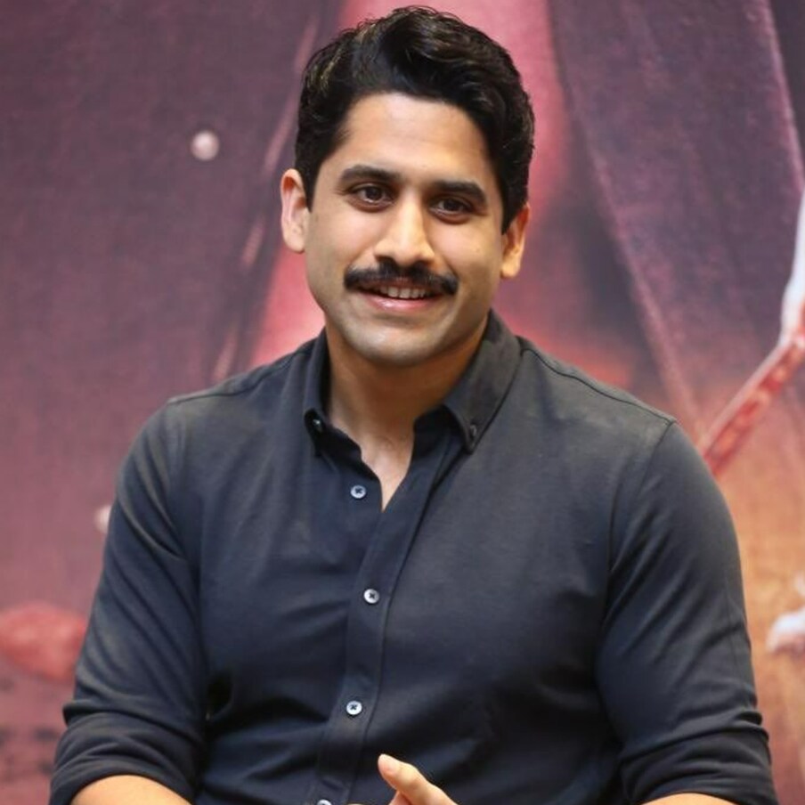  ఈ చిత్రంలో నాగ చైతన్య దక్షిణాదికి చెందిన బబ్లూ అనే యువకుడి పాత్రలో నటించారు. కథను కీలక మలుపు తిప్పే అతికీలకమైన ఆ క్యారెక్టర్. ఆయన పాత్ర పేరు బాలరాజు. మెగాస్టార్  సోషల్ మీడియా ద్వారా బాలరాజు పాత్రను అందరికీ పరిచయం చేశారు. అలనాటి బాలరాజు (ఏఎన్నార్) మనవడు అక్కినేని నాగచైతన్యే ఈ బాలరాజు అంటూ చిరు ట్వీట్ చేశారు.