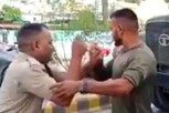 Army-Police Fighting : పోలీసులు-జవాన్ల మధ్య ఫైటింగ్..రోడ్డుపై హైడ్రామా!