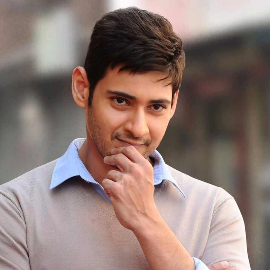  సర్కారు వారి పాట తర్వాత.. మహేష్ బాబు మాటల మాంత్రికుడు త్రివిక్రమ్‌తో సినిమా చేస్తున్న విషయం తెలిసిందే, ఎపుడెపుడా ఎదురు చూస్తున్న మహేష్ బాబు, త్రివిక్రమ్ మూవీ  షూటింగ్  ప్రారంభంమై నిలిచిపోయిన విషయం తెలిసిందే. ’సర్కారు వారి పాట’ తర్వాత మహేష్ బాబు.. ‘అల వైకుంఠపురములో’ తర్వాత త్రివిక్రమ్ ఈ సినిమా కోసం కలిసి పనిచేస్తున్నారు. (Twitter/Photo)