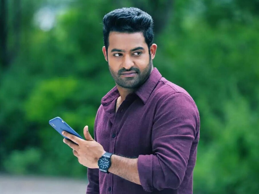  ఇక ఈ సినిమాకు ప్రముఖ తమిళ సంగీత దర్శకుడు (Anirudh Ravichander) అనిరుధ్ రవిచందర్ సంగీతం అందించనున్నారు. నందమూరి తారకరామారావు ఆర్ట్స్, యువసుధ ఆర్ట్స్ ఈ సినిమాను సంయుక్తంగా నిర్మించబోతున్నాయి. మిక్కిలినేని సుధాకర్ ఈ చిత్రంతో నిర్మాతగా మారుతున్నారు. Photo : Twitter