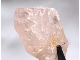 300 ఏళ్ల తర్వాత దొరికిన  అతిపెద్ద పింక్ డైమండ్.. దీని విలువ తెలిస్తే మూర్ఛపోతారు.. ఎక్కడ దొరికిందంటే !
