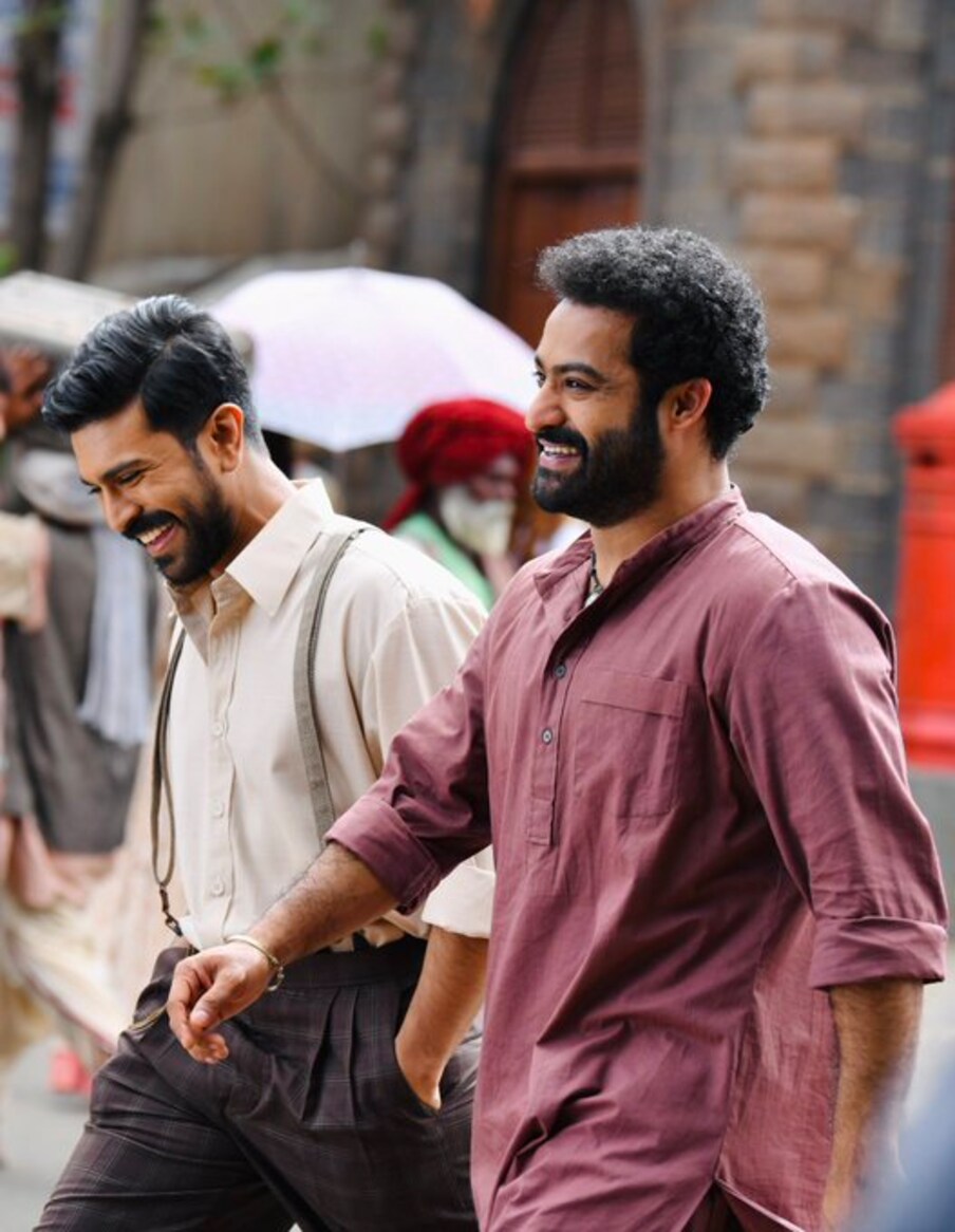  టాలీవుడ్ దర్శక ధీరుడు  తెరకెక్కించిన అద్భుతం . ఈ సినిమా ఎలాంటి అంచనాలను క్రియేట్ చేసిందో అందరికీ తెలిసిందే. ఈ సినిమాను స్టార్ డైరెక్టర్ ఎస్ఎస్. తెరకెక్కించగా ఇద్దరు మేటి స్టార్స్ యంగ్ టైగర్ , మెగా పవర్ స్టార్  కలిసి ఈ సినిమాలో నటించడంతో ‘’పై అంచనాలు ఆకాశాన్ని తాకాయి.