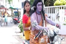 Protest : బుల్లెట్ పై తిరుగుతూ శివపార్వతుల వేషంలో నిరసన..శివ వేషధారి అరెస్ట్..సీఎం ట్వీట్