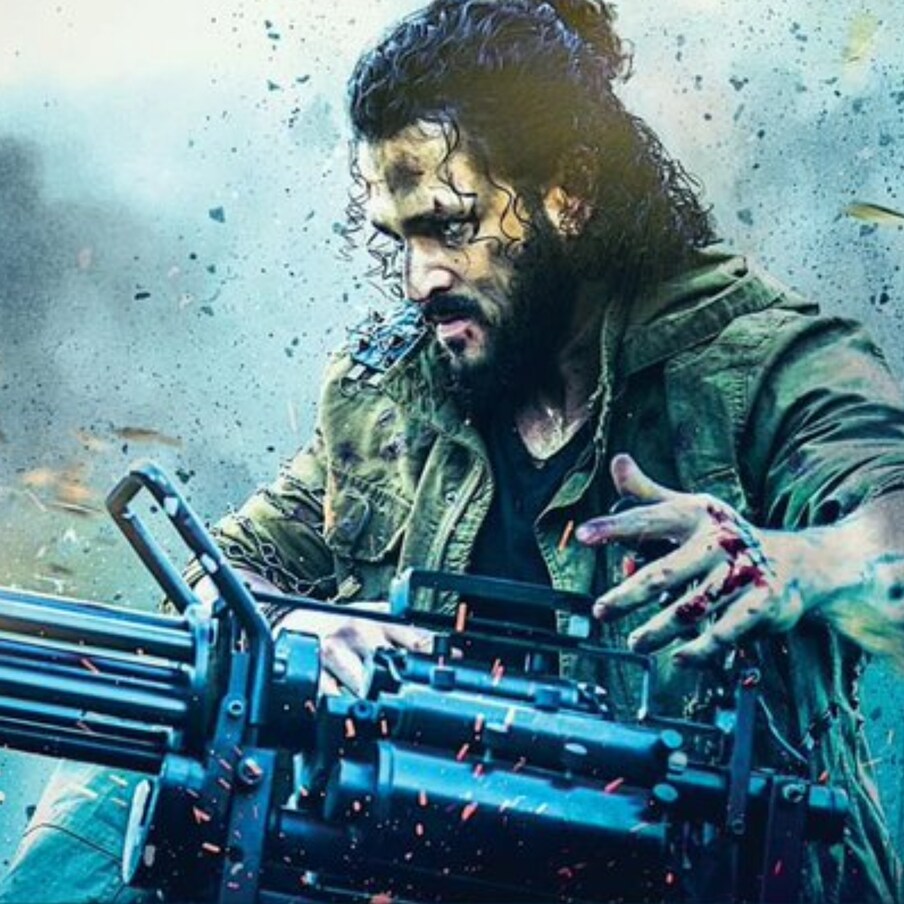  Akhil Akkineni As Agent | అక్కినేని అఖిల్ ఇపుడు సురేందర్ రెడ్డి దర్శకత్వంలో ‘ఏజెంట్’ సినిమాతో పలకరించబోతున్నాడు. ఈ సినిమాలో అఖిల్ జేమ్స్ బాండ్ తరహా స్పై క్యారెక్టర్‌లో కనిపించున్నాడు. ‘ఏజెంట్’ సినిమాలో గూఢచారి పాత్ర కోసం అఖిల్ అక్కినేని పూర్తిగా ట్రాన్స్‌ఫామ్ అయ్యాడు. గడ్డం చిరిగిన జుట్లుతో సిక్స్ బ్యాక్ బ్యాడీతో అఖిల్ ఆహార్యం ఆకట్టుకునేలా ఉంది. (Twitter/Photo)