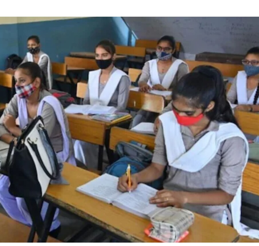  తెలంగాణ, ఏపీలో ఇంటర్ పరీక్షలు మార్చి 15న ప్రారంభం కాగా.. మార్చి 31 వరకు ముగిశాయి. సెకండ్‌ ఇయర్‌ పరీక్షలకు మొత్తం 4,17,525 మంది విద్యార్థులకు 4,02,630 మంది విద్యార్థులు హాజరయ్యారు.  (ప్రతీకాత్మక చిత్రం)