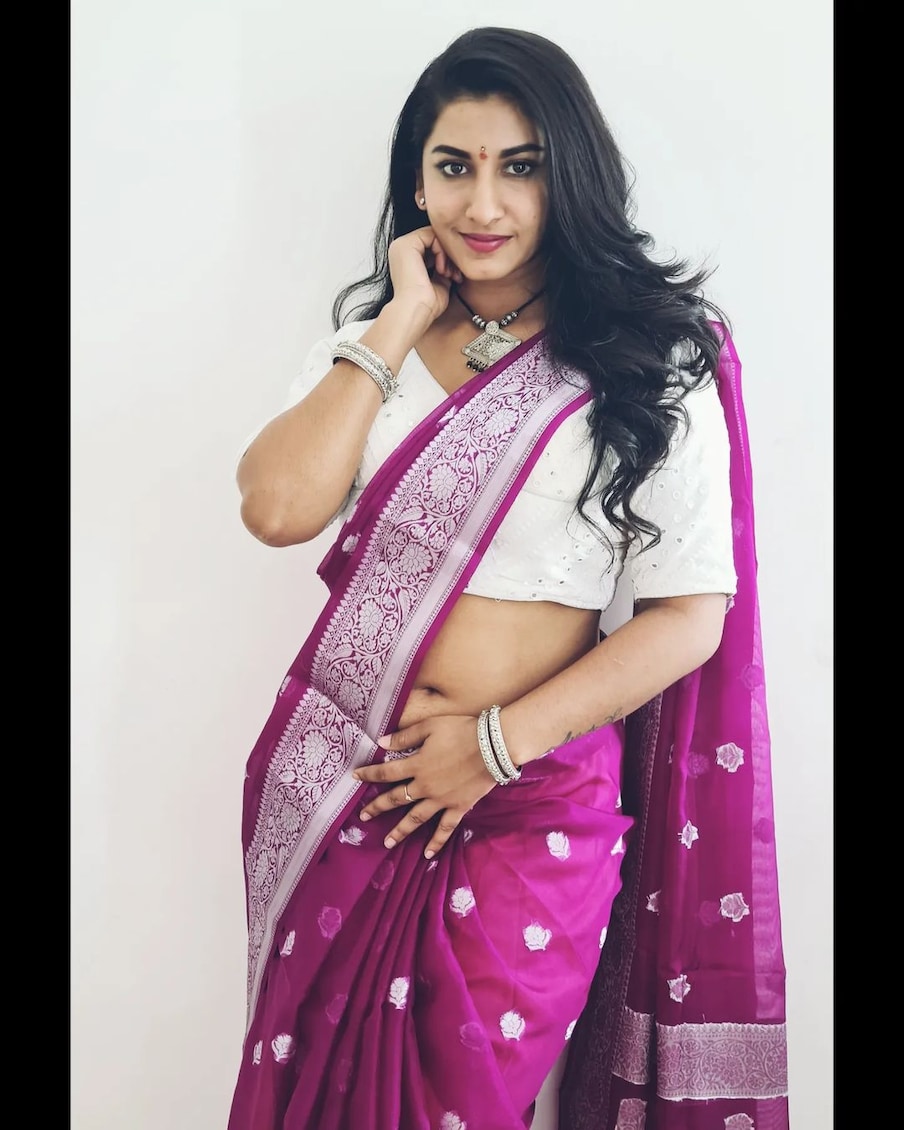  Vishnupriya : బుల్లితెర అందాల యాంకర్ విష్ణుప్రియకు యూత్ లో విపరీతమైన క్రేజ్ ఉంది... పోవే పోరా ప్రోగ్రాంతో ఫేమస్ అయిన విష్ణుప్రియ మోడలింగ్ ద్వారా బుల్లితెరమీదకు అడుగులేసింది. ఈ భామ సోషల్ మీడియాలో కూడా యమ యాక్టివ్‌. తన హాట్ ఫిగర్‌తో ఫోటో షూట్‌లు చేస్తూ సోషల్ మీడియాను ఊపేస్తోంది. Photo : Instagram