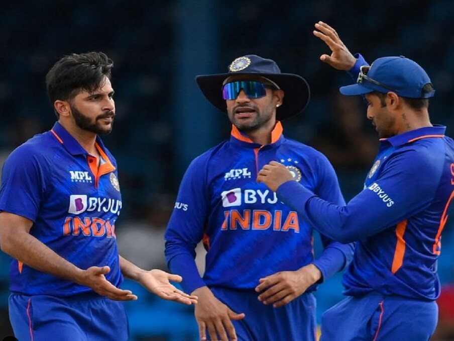  మూడు మ్యాచ్ ల వన్డే సిరీస్ ను భారత్ (India) ఓటమితో ఆరంభించింది. న్యూజిలాండ్ (New Zealand)తో జరిగిన తొలి వన్డేలో భారత్ 7 వికెట్ల తేడాతో చిత్తయ్యింది. దాంతో న్యూజిలాండ్ మూడు మ్యాచ్ ల సిరీస్ లో 1-0తో ఆధిక్యంలో నిలిచింది.