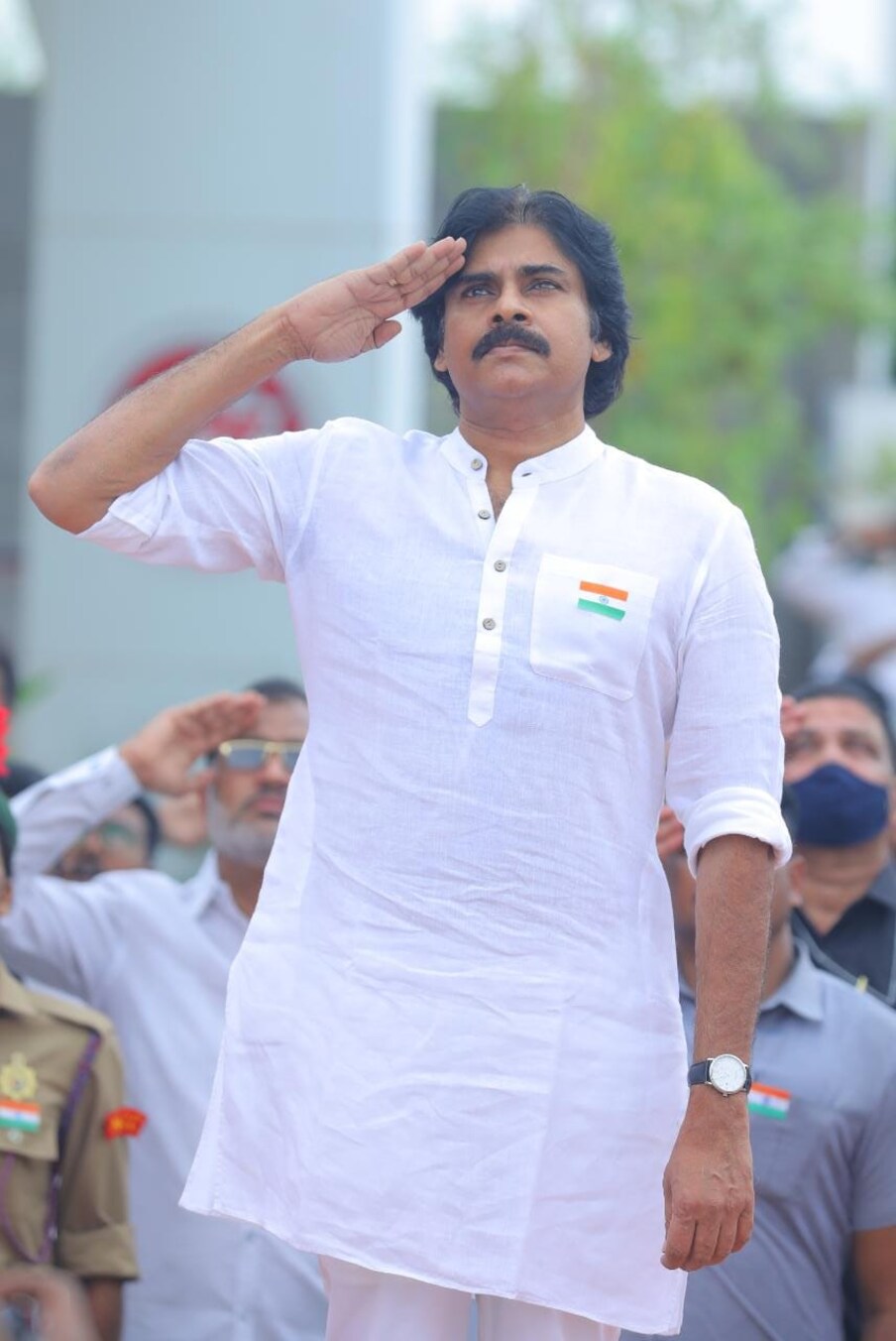  Pawan Kalyan: జనసేన అధినేత పవన్ కళ్యాణ్ సంచలన వ్యాఖ్యలు చేశారు. మంగళగిరి పార్టీ ఆఫీసులో జరిగిన స్వాతంత్య్ర దినోత్సవ వేడుకల్లో పాల్గొన్న ఆయన.. చాలా విషయాలపై క్లారిటీ ఇచ్చారు..
