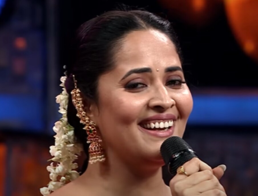  జబర్దస్త్ వీడి స్టార్ మా ఛానెల్ కి వచ్చినందుకు గాకు అనసూయకు భారీ సొమ్ము ముట్టజెబుతున్నారని తెలుస్తోంది. ఆమెకున్న క్రేజ్ దృష్ట్యా భారీగా రెమ్యూనరేషన్ ఆఫర్ చేశారని, అందుకే ఆమె జబర్దస్త్ కి గుడ్ బై చెప్పిందని అంటున్నారు.