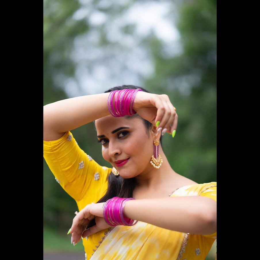  అందులో భాగంగానే ఇప్పుడో వెబ్ సిరీస్ కి గ్రీన్ సిగ్నల్ ఇచ్చినట్లు తెలుస్తోంది. అనసూయ 'కన్యాశుల్కం' అనే వెబ్ సిరీస్‌లో నటించనున్నారని తెలుస్తోంది. ఈ వెబ్ సిరీస్ గురజాడ అప్పారావు క్లాసిక్ నాటకం 'కన్యాశుల్కం' ఆధారంగా రానుందట Photo :  Anasuya Instagram