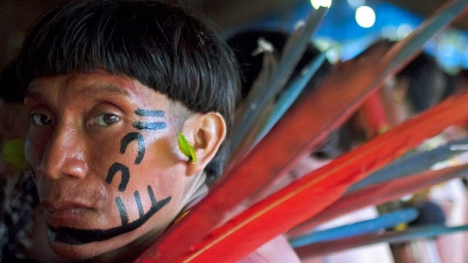 ఇంట్లో ఎవరైనా చనిపోతే.. మృతదేహాన్ని కాల్చుకొని తింటారు.. ఈ భయానక తెగ