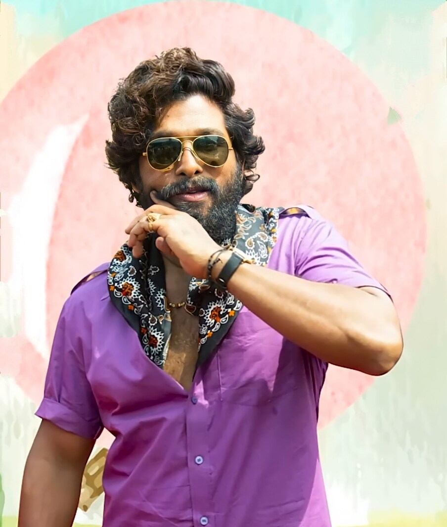  ఇక అల్లు అర్జున్ (Allu Arjun) సినిమాల విషయానికి వస్తే.. ఆయన హీరోగా సుకుమార్ (Sukumar) దర్శకత్వంలో ‘పుష్ప’ (Pushpa) అనే ప్యాన్ ఇండియా సినిమా 2021 డిసెంబర్ 17న విడుదలై మంచి ఆదరణ పొందింది. రష్మిక మందన్న (Rashmika Mandanna) హీరోయిన్‌గా చేశారు.  ప్రస్తుతం ఈ చిత్రం అమెజాన్ ప్రైమ్‌లోనూ స్ట్రీమింగ్ అవుతోంది. కాగా ఈసినిమాకు రెండో భాగం వస్తున్న సంగతి తెలిసిందే. ఇటీవలే పూజా కార్యక్రమాలు జరిగాయి.  Photo : Twitter