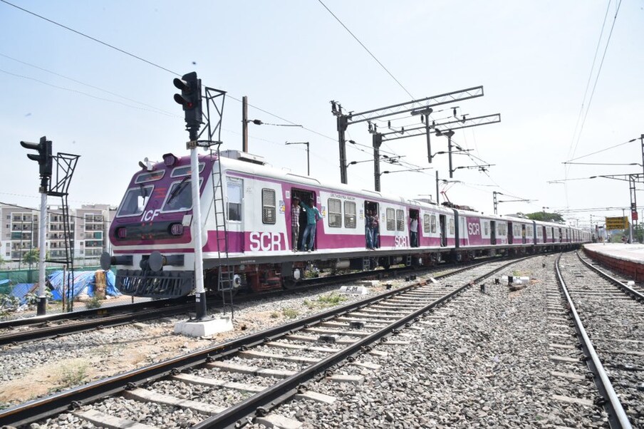  Hyderabad-Lingampalli మధ్య నడిచే 47110, 47111, 47119 నంబర్ గల సర్వీసులను రద్దు చేసింది దక్షిణ మధ్య రైల్వే. (ప్రతీకాత్మక చిత్రం)