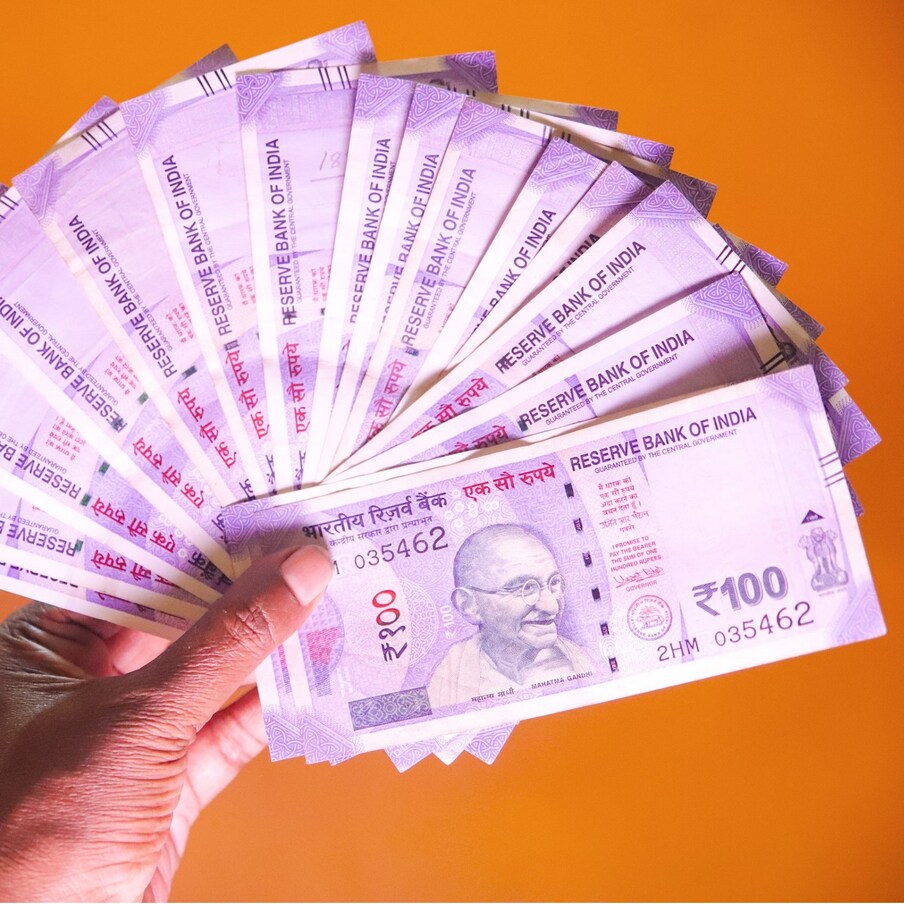  ఇంకా రూ. 400 కోట్ల నుంచి రూ. 500 కోట్ల వరకు డెయిలీ బ్యాలెన్స్ ఉంటే.. ఆ ఖాతాలపై వడ్డీ రేటు 4 శాతం నుంచి 5.25 శాతానికి చేరింది. ఇంకా రూ. 500 కోట్లకు పైన బ్యాలెన్స్ ఉంటే ఆ ఖాతాలపై వడ్డీ రేటు 4.5 శాతం నుంచి 5.25 శాతానికి పెరిగింది.