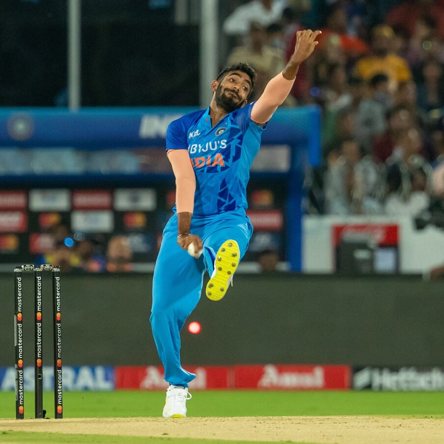  వెన్నుగాయంతో బాధపడుతున్న జస్ ప్రీత్ బుమ్రా (Jasprit bumrah) 2022 నుంచి క్రికెట్ కు దూరమయ్యాడు. గతేడాది ఆస్ట్రేలియా (Australia)తో జరిగిన రెండో టి20లో ఆడిన అతడు అనంతరం మరోసారి గాయం బారిన పడ్డాడు.