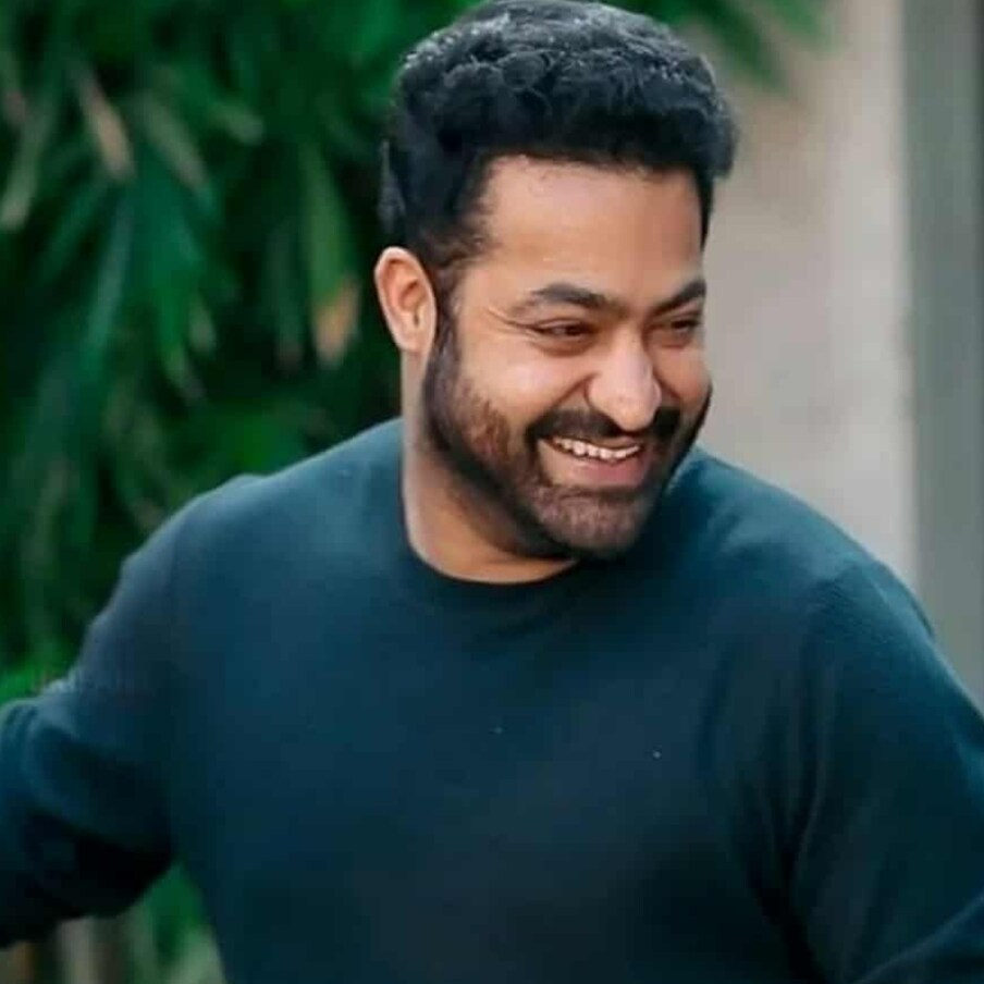  నందమూరి తారక రామారావు ఆర్ట్స్, యువసుధ ఆర్ట్స్ సంయుక్త సమర్పణలో ఈ సినిమాను రూపొందించనున్నారు. చిత్రంలో హీరోయిన్ ఎవరిని తీసుకోవాలనే దానిపై కూడా స్పెషల్ ఫోకస్ పెట్టారట కొరటాల. ఓ పల్లెటూరు యువకుడు దేశ రాజకీయాలను శాసించే స్థాయికి ఎలా ఎదుగుతాడనే లైన్‌తో ఈ సినిమా తెరకెక్కించనున్నారని టాక్.
