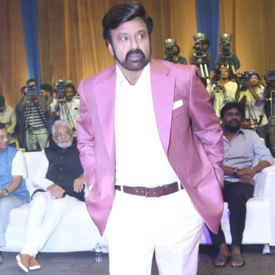  గతేడాది (2021)లో అఖండ సినిమాతో భారీ విజయాన్ని ఖాతాలో వేసుకున్న బాలకృష్ణ.. ఈ ఏడాది మాత్రం థియేటర్స్ గడప తొక్కలేదు. బోయపాటి రూపొందించిన అఖండ ఓటీటీలో మాత్రం సత్తా చాటింది.
