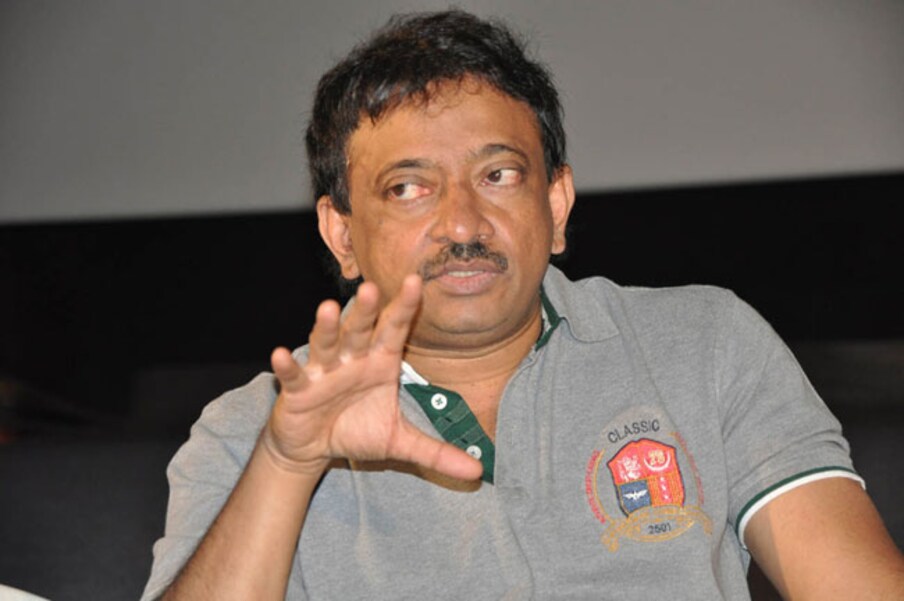  అషు రెడ్డితో ఇంటర్వ్యూ లో ఆమె పాదాలకు ఎందుకు ముద్దు పెట్టాను? అనే విషయాన్ని చెబుతూనే దాని వల్ల మీకేంటి నొప్పి అంటూ కౌంటర్లు వేశారు వర్మ. ట్విట్టర్ అనేది పర్సనల్ కమ్యూనికేషన్ ఫ్లాట్ ఫామ్. ఇందులో తాను పెట్టిన పోస్ట్ లు, వీడియోలు నచ్చకపోతే చూడాల్సిన అవసరం ఏంటి? అంటూ లాజిక్స్ మాట్లాడారు ఆర్జీవీ.