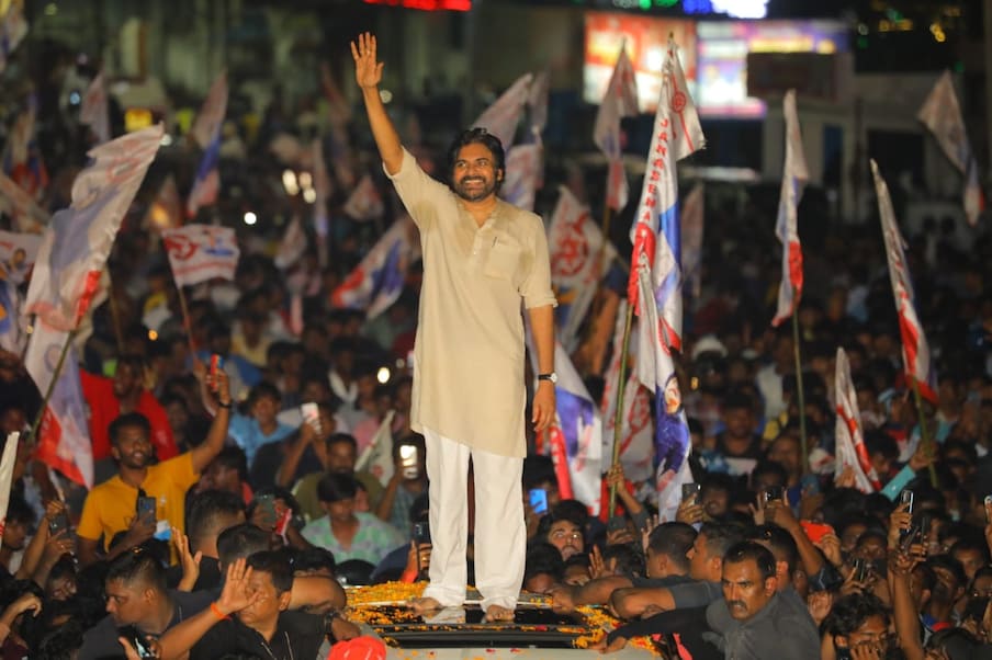  ఆ ఎన్నికల్లో ప్రజారాజ్యం కేవలం 18 సీట్లలో మాత్రమే గెలిచింది. కొద్దీ రోజుల తర్వాత ప్రజారాజ్యం పార్టీ తక్కువ స్థానాల్లో విజయం సాధించడం అటుపై పార్టీని కాంగ్రెస్‌లో విలీనం చేయడం జరిగింది. ఆనాటి నుంచి 2014వరకు సైలెంట్‌గా ఉన్నారు పవన్ కల్యాణ్. అటుపై జనసేన పార్టీను స్థాపించారు.