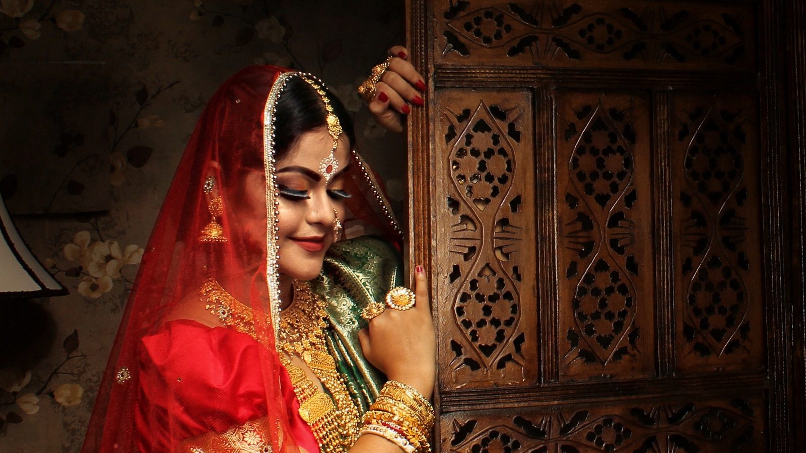 Are you buying gold jewellery this wedding season Know about Gold