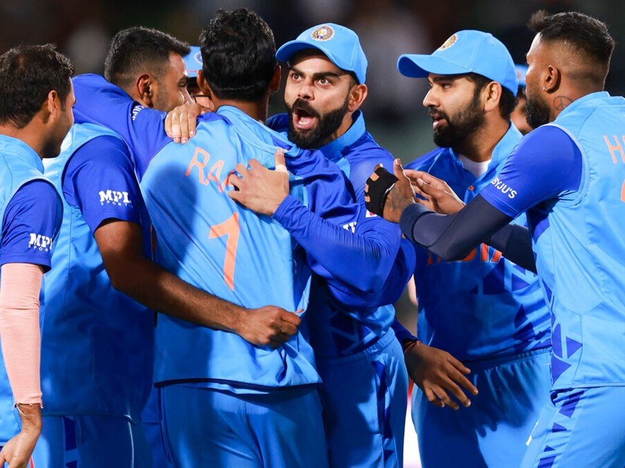  ఈ ఏడాది భారత క్రికెట్ జట్టు (Indian Cricket Team) వరుసగా వన్డే సిరీస్‌లు ఆడుతోంది. ఇప్పటికే సొంతగడ్డపై శ్రీలంకతో వన్డే సిరీస్ నెగ్గింది. నేటి నుంచి న్యూజిలాండ్‌తో సిరీస్ ప్రారంభం కానుంది. బ్యాటింగ్, బౌలింగ్ విభాగంలో టీమిండియా బలంగా కనిపిస్తోంది.
