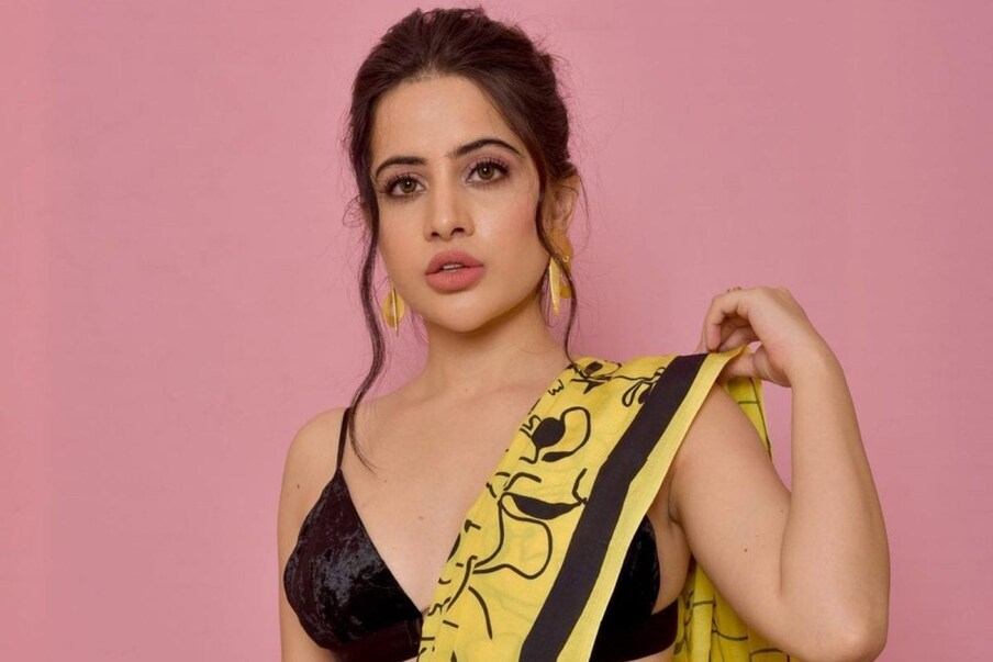  తాను ఎందుకు చిన్న చిన్న డ్రెస్సులు వేసుకోవాల్సి వస్తుందో రీసెంట్ గానే వివరణ ఇచ్చింది ఉర్ఫీ జావేద్. నిండైన దుస్తులు ధరిస్తే తనకు అసౌకర్యంగా ఉంటుందని చెప్పింది. నిండు దుస్తులు ధరిస్తే తన శరీరం అలర్జీకి గురవుతోందని తెలిపింది ఉర్ఫీ. కాబట్టి తాను ఎక్కువగా నగ్నంగా ఉండటానికే ఇష్టపడతాను అని చెప్పి షాకిచ్చింది.