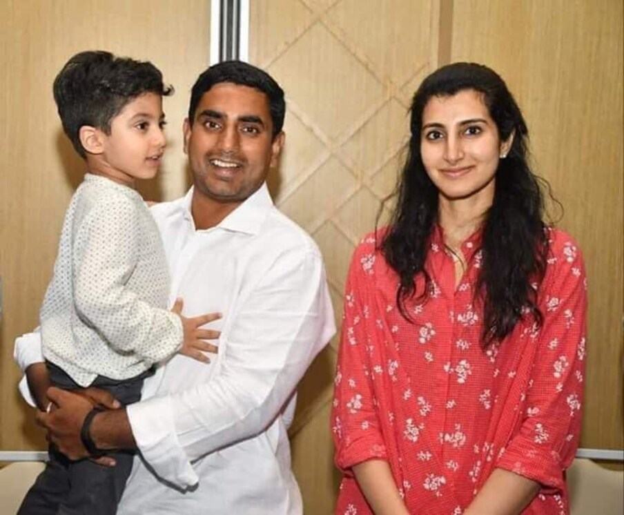  వచ్చే ఎన్నికలు ఇటు నారా లోకేష్ కి.. తెలుగు దేశం పార్టీకి చాలా కీలకం.. ఈ సారి అధికారంలోకి రాకపోతే ఇటు లోకేష్ కు.. అటు పార్టీకి కూడా కష్టాలు తప్పవు. ఇప్పుడు లోకేష్ ముందు రెండు టార్గెట్ లు ఉన్నాయి. మొదటి మంగళగిరి నియోజకవర్గంలో ఆయన గెలవడం కూడా తప్పని సరి.. వరుసా రెండో సారి కూడా ఓడిపోతే రాజకీయాలకు సెట్ కారనే విమర్శలు వస్తాయి. ఇక ఏపీ వ్యాప్తంగా ఎక్కువ సీట్లు గెలిచి పార్టీ అధికారంలో రాకపోతే.. లోకేష్ కు భవిష్యత్తు కూడా కష్టమే..