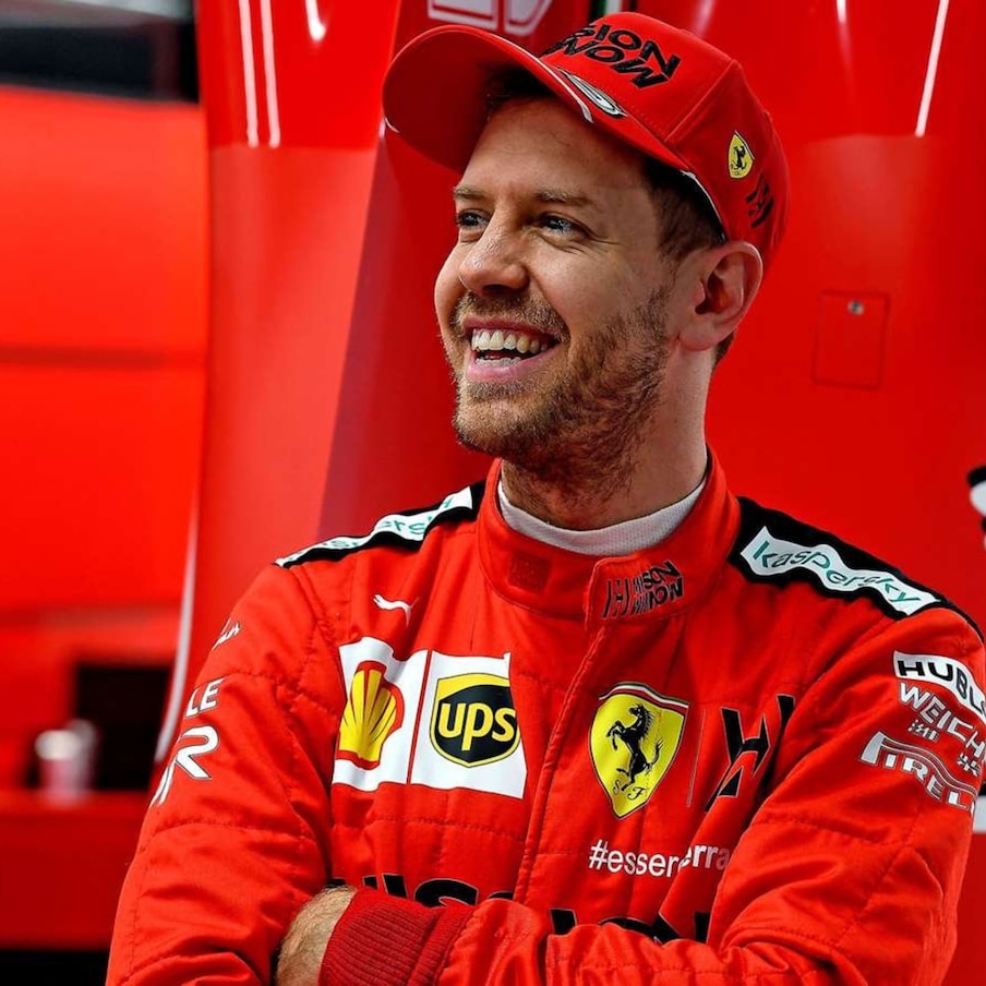  ఫార్ములా వన్ (Formula One) రేసింగ్ కు నాలుగు సార్లు చాంపియన్, జర్మనీ డ్రైవర్ సెబాస్టియన్ వెటెల్ (Sebastian Vettel) వీడ్కోలు పలికాడు. 15 ఏళ్ల సుదీర్ఘ కెరీర్ ను 2022 సీజన్ ఆఖరి రేసు అబుదాబి గ్రాండ్ ప్రితో ముగించాడు. (PC : TWITTER)