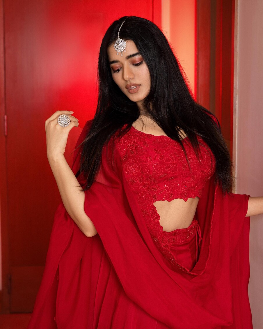 Kethika sharma red dress photos viral on social media | రెడ్ హాట్ కేతిక.. ఉప్పొంగే అందాలను చూపిస్తూ అలా!– News18 Telugu