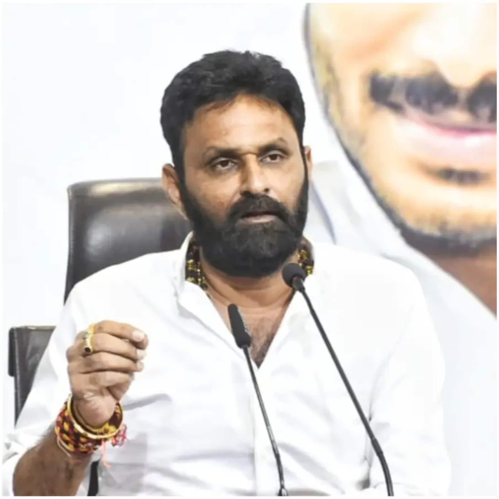 Kodali Nani : ఐసీయూలో మాజీ మంత్రి కొడాలి నానీ.. | Andhra Pradehs Ex  minister kodali nani in Hyderabad Apollo Hospital nk– News18 Telugu