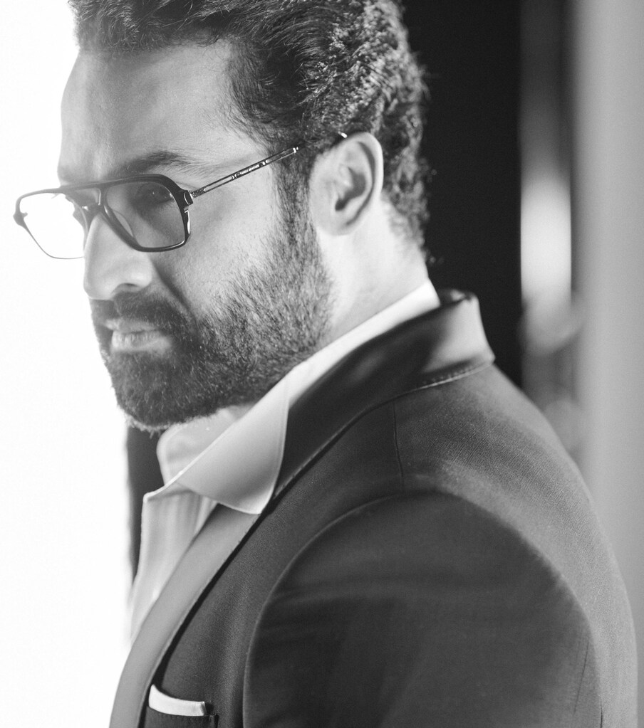  ఇక ఎన్టీఆర్ సినిమాల విషయానికి వస్తే.. ఆర్ ఆర్ ఆర్ తరువాత త్వరలో ఎన్టీఆర్, కొరటాల శివతో తన కెరీర్ 30వ మూవీ చేయనున్నారు. ప్యాన్ ఇండియా స్థాయిలో భారీగా వస్తోంది ఈ సినిమా. ప్రస్తుతం ప్రీ ప్రోడక్షన్ వర్క్‌ను జరుపుకుంటోంది. కొరటాల డైరక్షన్‌లో వస్తున్న ఈ సినిమా షూటింగ్ ఇంకా మొదలుకాలేదు. అయితే ఫిబ్రవరిలో లాంఛనంగా ప్రారంభం అయ్యి.. ఏప్రిల్ 5, 2024లో విడుదల చేస్తున్నామని తాజాగా అమిగోస్ ఈవెంట్‌లో ప్రకటించాడు ఎన్టీఆర్.. Photo : Twitter