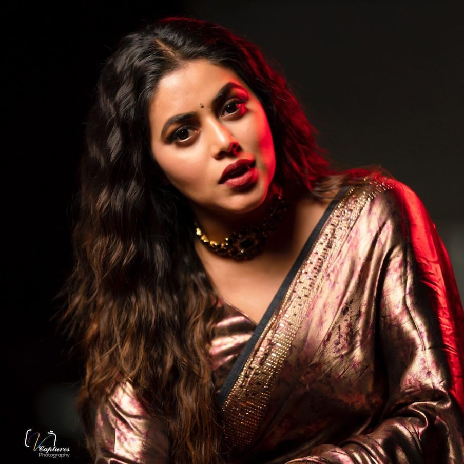 Shamna Kkasim : మెరూన్ కలర్ చీరలో మరింత అందంగా పూర్ణ.. లేటెస్ట్ పిక్స్  వైరల్.. Actress Poorna looks more beautiful in her latest maroon saree  outfit pics goes viral– News18 Telugu - Page-2