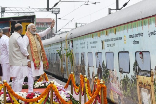 Bharat Gaurav Kashi Darshan Train: భారత్ గౌరవ్ కాశీ దర్శన్ ట్రైన్‌ను ప్రారంభించిన ప్రధాని నరేంద్ర మోదీ
(image: Indian Railways)