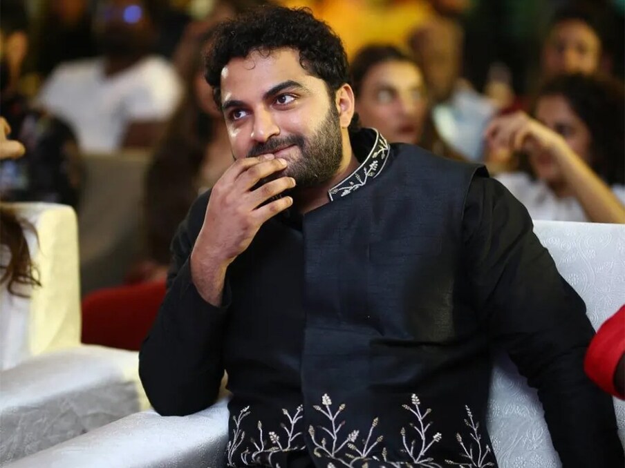 సీనియర్ హీరో అర్జున్, విశ్వక్ సేన్ నడుమ ఓ సినిమా విషయమై వివాదం నెలకొన్న సంగతి తెలిసిందే. ఈ వివాదం క్రమంగా ముదిరి చివరకు అర్జున్ ప్రెస్ మీట్ పెట్టి మరీ విశ్వక్ సేన్ బిహేవియర్, కమిట్‌మెంట్ గురించి మాట్లాడుతూ సంచలన కామెంట్స్ చేశారు.