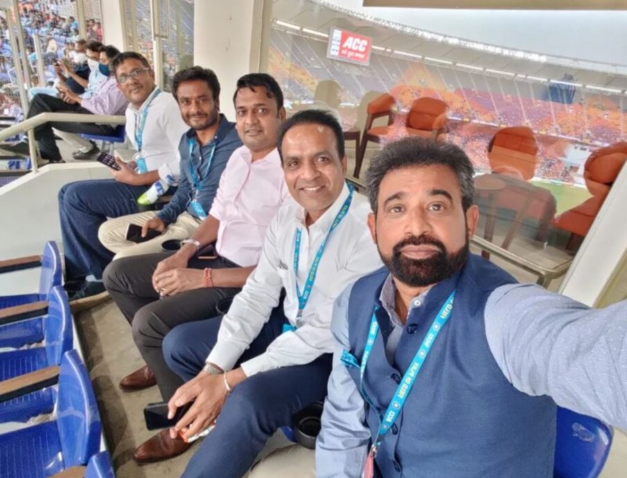  రాబోయే రోజుల్లో టీమిండియాలో భారీ మార్పులు చోటు చేసుకునేలా కనిపిస్తున్నాయి. రెండు రోజుల క్రితం ఉన్న పళంగా సెలెక్షన్ కమిటీని బీసీసీఐ రద్దు చేయడమే ఇందుకు పెద్ద ఉదాహరణ.