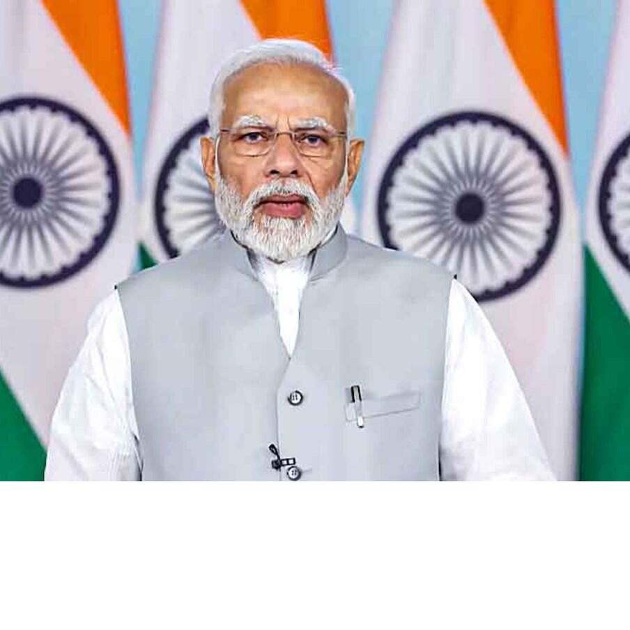  కేంద్ర ప్రభుత్వ ఉద్యోగాలకు ఎంపికైన వారికి శుభాకాంక్షలు తెలిపారు ప్రధాన మంత్రి నరేంద్ర మోదీ. ఇటీవల నిర్వహించిన పరీక్షల్లో ఉత్తీర్ణత సాధించి, ఉద్యోగాలు సాధించిన 71వేల మందికి వర్చువల్ విధానంలో నియామక పత్రాలు పంపిణీ చేశారు. ప్రభుత్వ రోజ్‌గార్ మేళా (ఉపాధి మేళా)లో భాగంగా మంగళవారం దాదాపు 71 వేల అపాయింట్‌మెంట్ లెటర్లను ఆయన వీడియో కాన్ఫరెన్స్‌ ద్వారా పంపిణీ చేశారు. ఈ లెటర్ల ఫిజికల్‌ కాపీలను దేశ వ్యాప్తంగా ఉన్న 45 లొకేషన్ల ద్వారా అభ్యర్థులకు గతంలోనే అందజేశారు. 