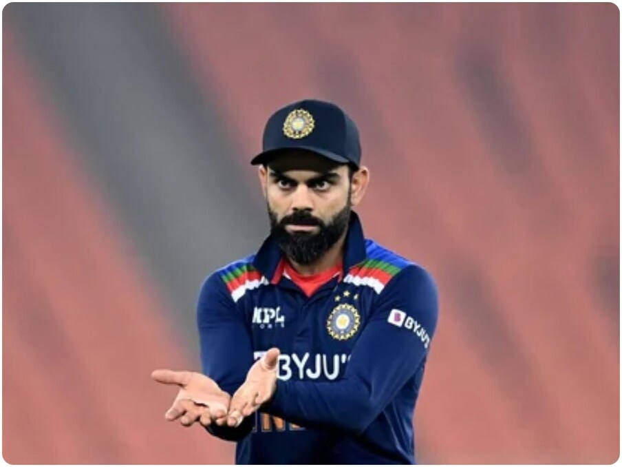  టీ20 ప్రపంచకప్‌లో పాకిస్థాన్‌తో కోహ్లీ ఆడిన ఇన్నింగ్స్ గురించి ఎంత చెప్పినా తక్కువేనన్నాడు. ఫామ్ కోసం తంటాలు పడుతున్న సమయంలో అలాంటి ఇన్నింగ్స్ క్రికెటర్ ను మరో స్థాయిలో నిలబెడుతుందంటూ కోహ్లీ ప్రశంసల వర్షం కురిపించాడు. సల్మాన్ బట్ వ్యాఖ్యలు గౌతమ్ గంభీర్ కి కౌంటర్ అని ఫ్యాన్స్ అభిప్రాయపడుతున్నారు.